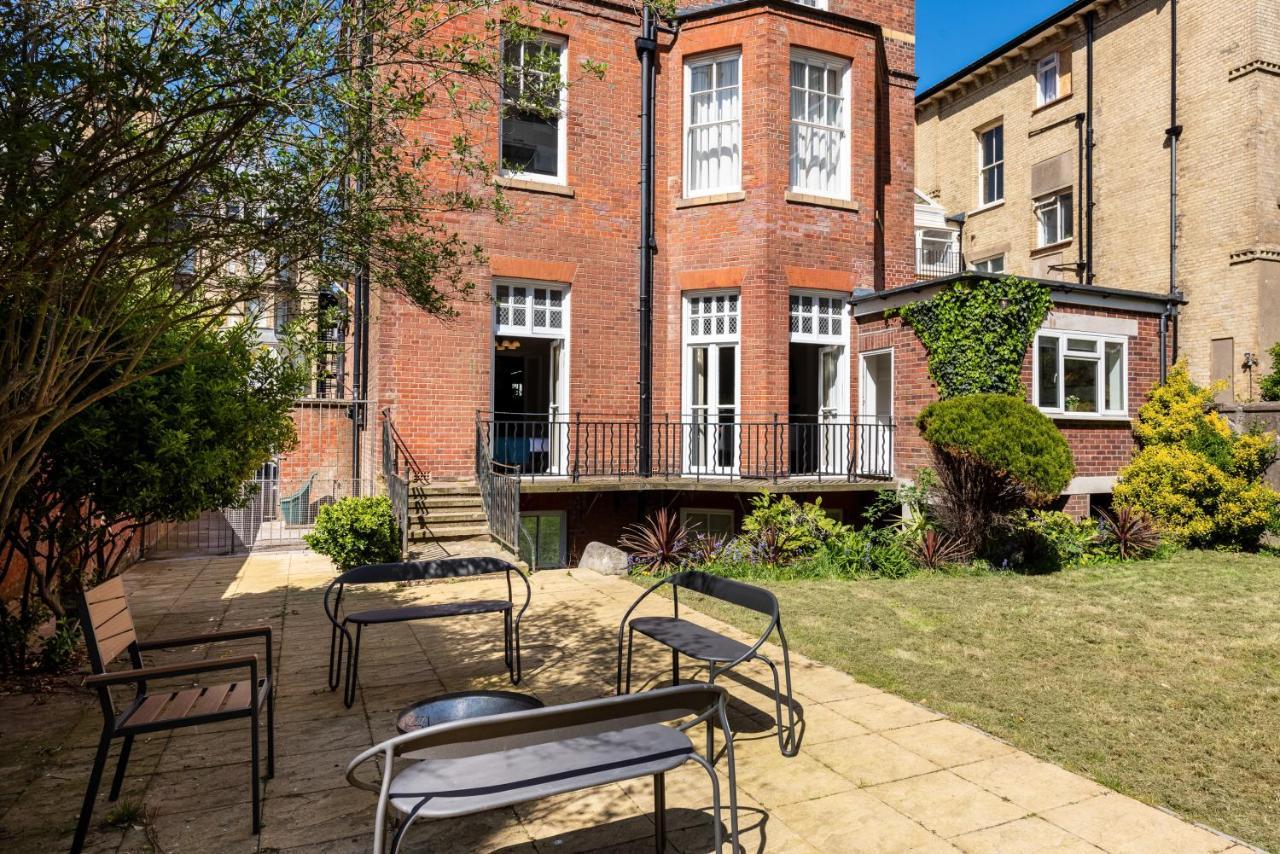 3 Bedroom Garden Apartment Opposite The Beach Hove Esterno foto